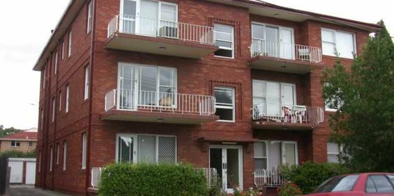 2 BEDROOM APARTMENT GREAT LOCATION - SHORT WALK TO STRATHFIELD STATION - Photo 3