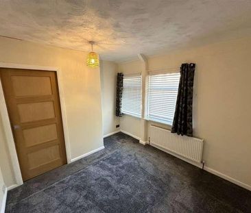 North Cliffe Avenue, Thornton, Bradford, BD13 - Photo 2