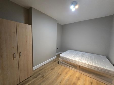 Manor Park Parade, London SE13 - Photo 2