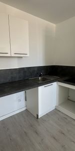 Location Appartement 2 pièces 35m² PORT LA NOUVELLE 11210 - Photo 3