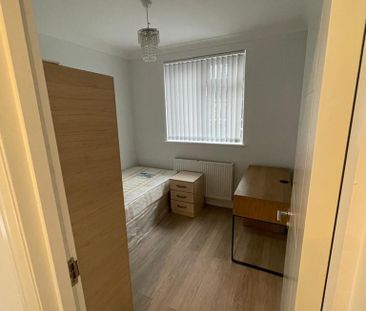 3 bedroom apartment to rent - Photo 3