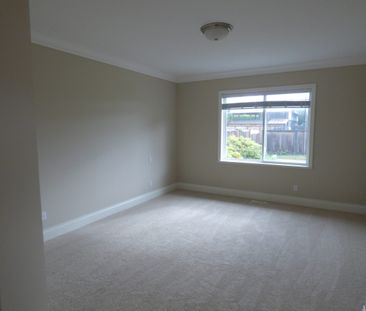 Tenant Pending – Immaculate 3 Bedroom home with Den in Parksville - Photo 3