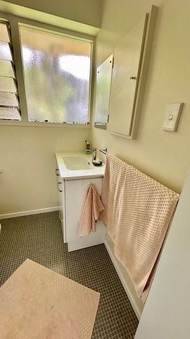 This beauty is such a cutie - Photo 3