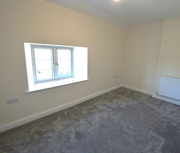 Semi-detached house to rent on - Photo 3