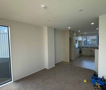 MODERN TOWNHOUSE WAITING FOR YOU! - Photo 2