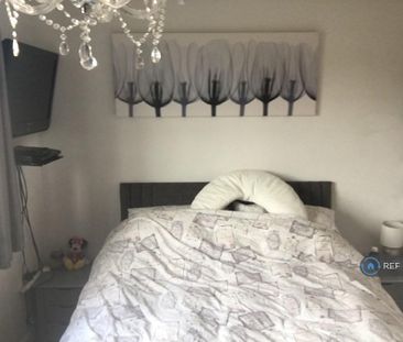 2 bedroom end of terrace house to rent - Photo 3