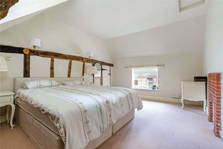 Character two bedroom cottage in favoured village - Photo 4