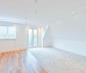 3 bed penthouse to rent in Epsom Road, Epsom, KT17 - Photo 1