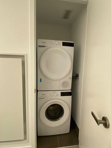 For Lease - 88 Queen Street Unit# 2006, Toronto, Ontario - Photo 3