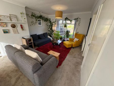 3 bedroom semi-detached house to rent - Photo 2