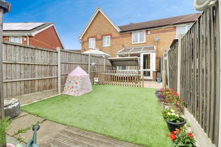 2 bedroom mews to rent - Photo 5