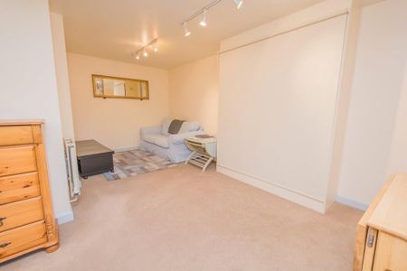 Studio Flat, Palmers Road, N11 - Photo 5