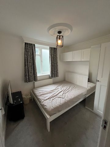 2 Bed Flat, Greyhound Road, W6 - Photo 2