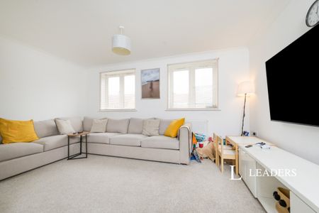 4 bedroom end of terrace to rent Oakdene Road, Southsea - Photo 2