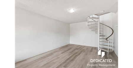 Gorgeous Townhouse in Prime Location, Available NOW! - Photo 2