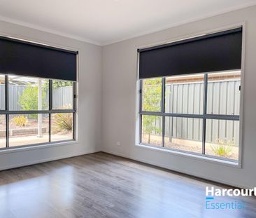 Situated in Beautiful Orleana Waters. - Photo 3