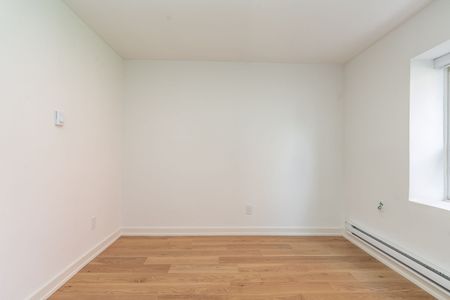 365 Eglinton Avenue East - Photo 3