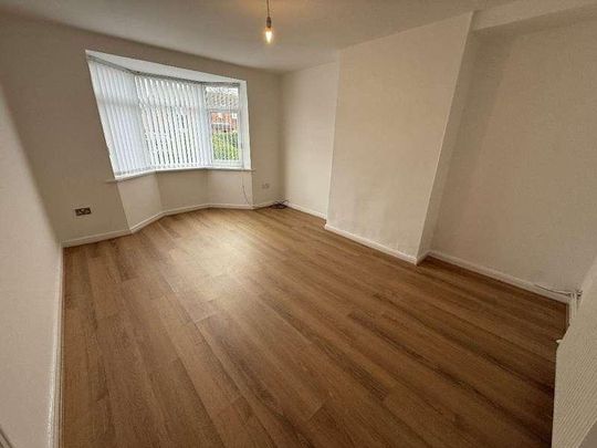 Page Moss Lane Bed Town, L14 - Photo 1