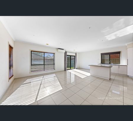 7 Viewbank Walk, Caroline Springs, Vic 3023 - Photo 5
