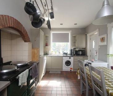 4 bedroom semi-detached house to rent - Photo 5