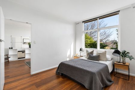 Light-Filled Immaculate Apartment in Boutique St Kilda East Complex - Photo 4