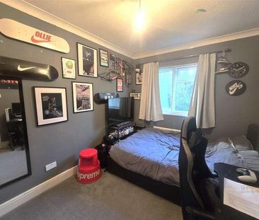 Herbs End, Farnborough, GU14 - Photo 5