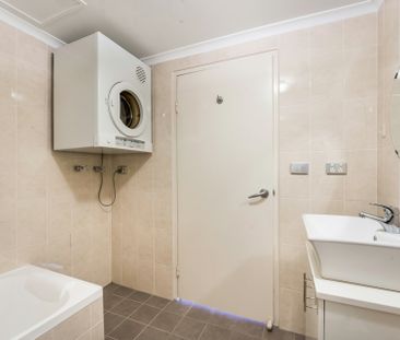 Modern Two-Bedroom Apartment in the Heart of Fairfield - Photo 6