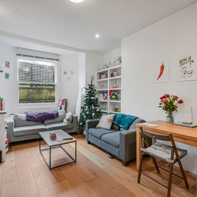 3 bedroom flat to rent - Photo 1