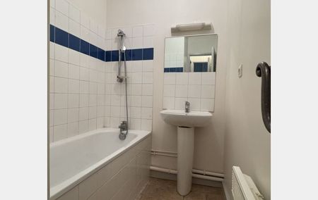 Location Appartement P2 En centre-ville rénové(e) Thiers - Photo 2