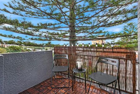 SUN DRENCHED TWO BEDROOM APARTMENT! - Photo 4