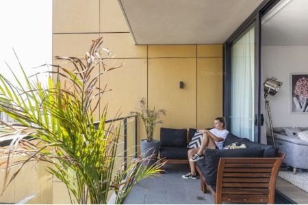 Ultra Modern Light Filled Apartment - Photo 5