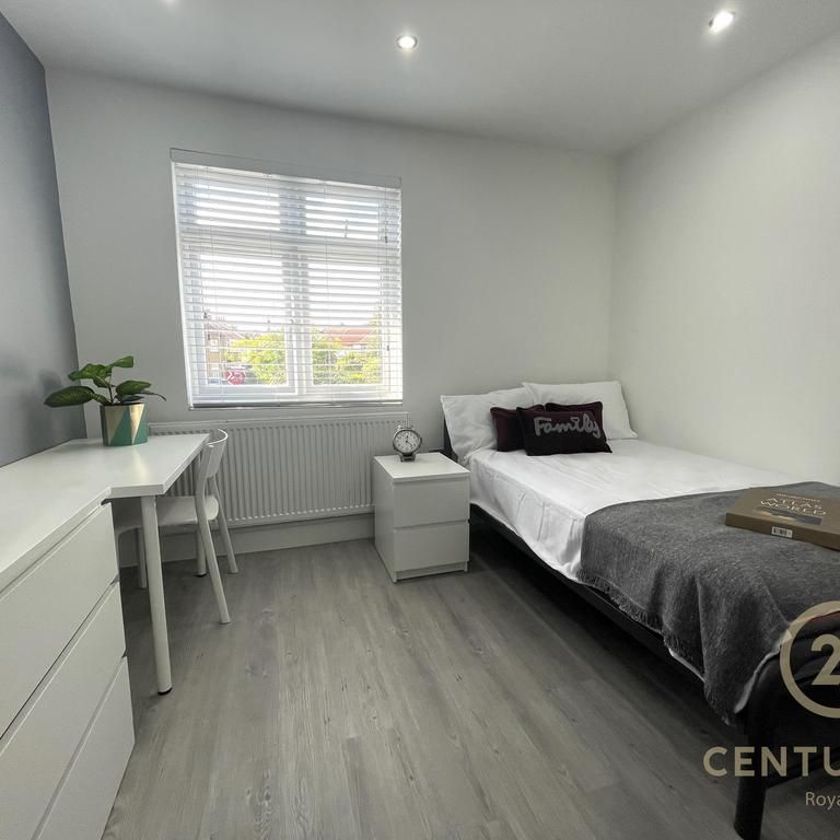 1 bedroom in a house share to rent - Photo 1