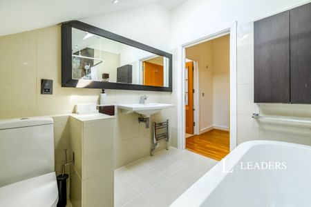 2 bedroom apartment to rent The Vulcan, Gunwharf Quays, Portsmouth, PO1 - Photo 5