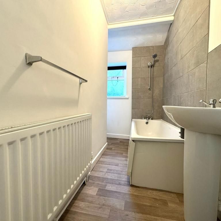 2 bedroom property to rent - Photo 1