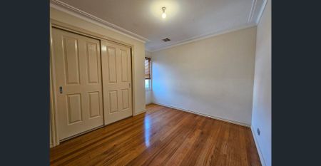 Charming Townhouse - 2 Bedrooms + Study - Photo 3