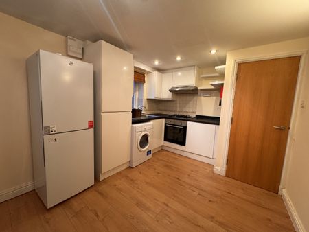 City Rd, Roath, Cardiff - Photo 4