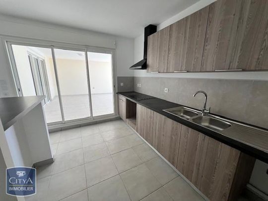 Location Appartement 4 pièces 115m² STE CLOTILDE 97490 - Photo 1