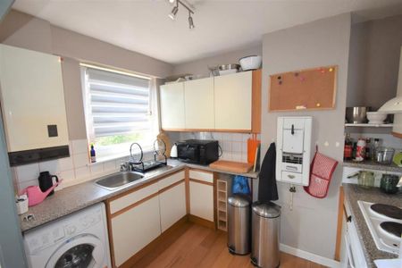 2 bedroom maisonette to rent - Photo 5