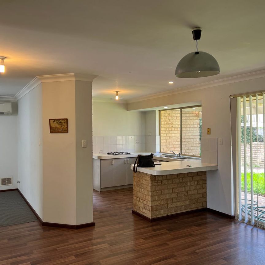 Three Bedroom Villa in a Small Complex - Photo 1