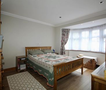 3 Bedroom House - Terraced To Let - Photo 4