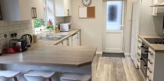 🏘️ Quiet Cul-de-sac 🏘️ Room 5 - Photo 2