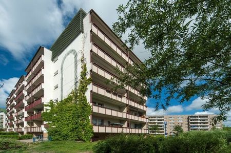 Gegenüber der Kita und nur wenige Schritte zum Supermarkt. - Photo 3