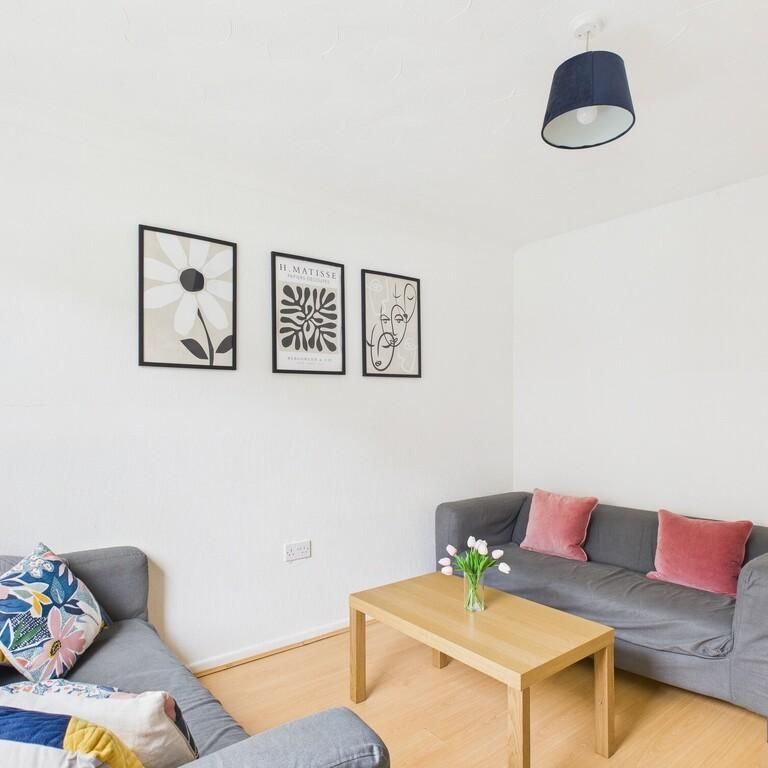 4 bedroom semi-detached house to rent - Photo 1