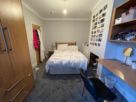 6 bedroom terraced house to rent - Photo 4