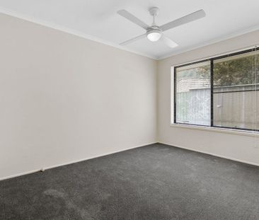 Comfortable Family Living Close to the Noosa River - Photo 4