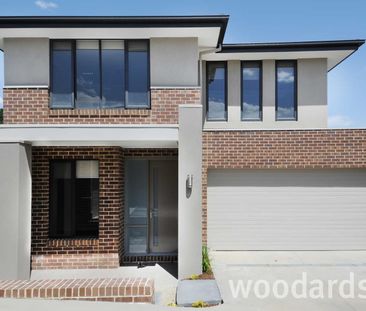 IMPRESSIVE TOWNHOUSE IN MOUNT WAVERLEY SCHOOL ZONE - Photo 5