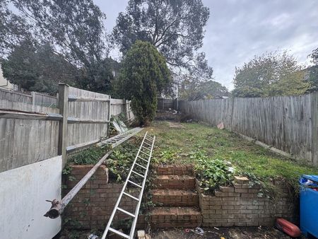 3 Bed Terraced House, Hythe Road, CR7 - Photo 4