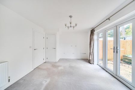 2 bedroom semi-detached house to rent - Photo 2