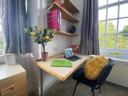 Premier Bedroom - Photo 3