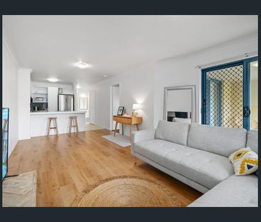 Well-Presented Unit Offering Comfort and Convenience - Photo 1